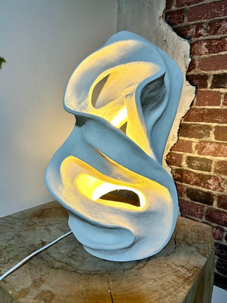Sculpture-lampe en papier mâché